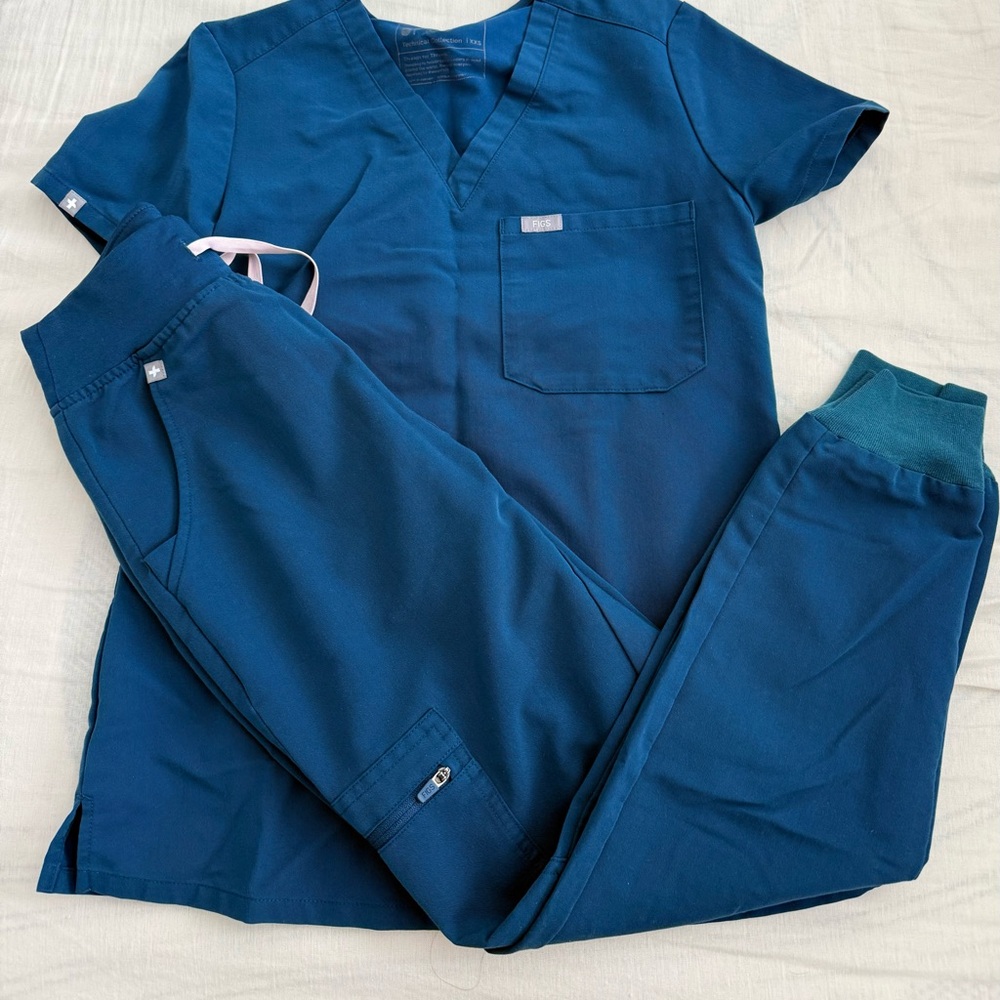 Figs Women's Scrub Set in Carribean Blue